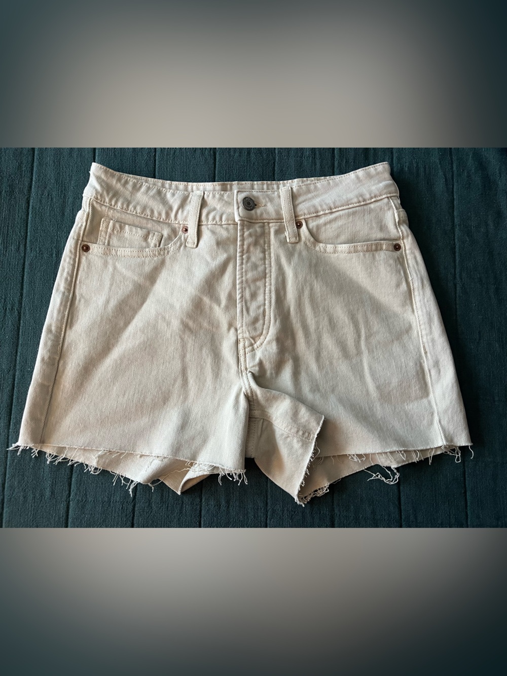 Button-Fly Cream Shorts Old Navy Size 8 Women’s NWOT